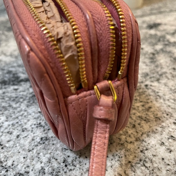 MIU MIU
Nappa Matelasse Double Zip Pochette Clutch Loto Come with Strap. - Picture 3 of 10